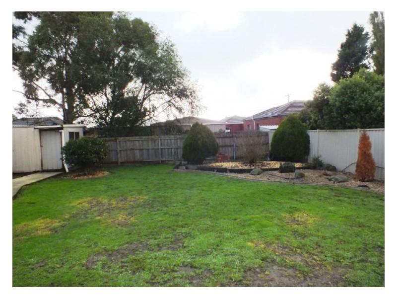 21 Bonshaw Drive, Sebastopol VIC 3356
