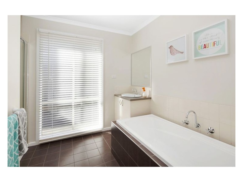 8 Cavendish Court, Delacombe VIC 3356