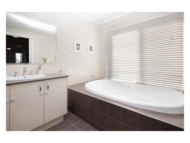 8 Cavendish Court, Delacombe VIC 3356