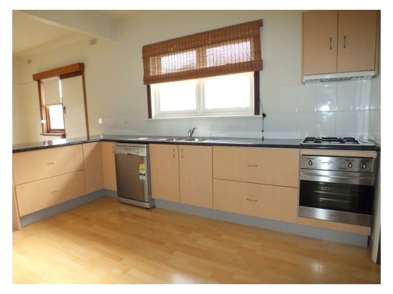 18 Waller Avenue, Newington VIC 3350