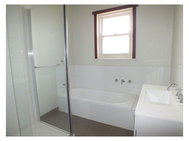 18 Waller Avenue, Newington VIC 3350