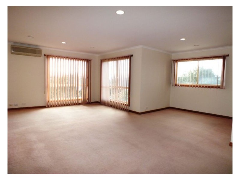 21 Tinworth Avenue, Mount Clear VIC 3350