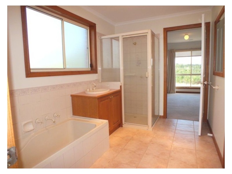 21 Tinworth Avenue, Mount Clear VIC 3350