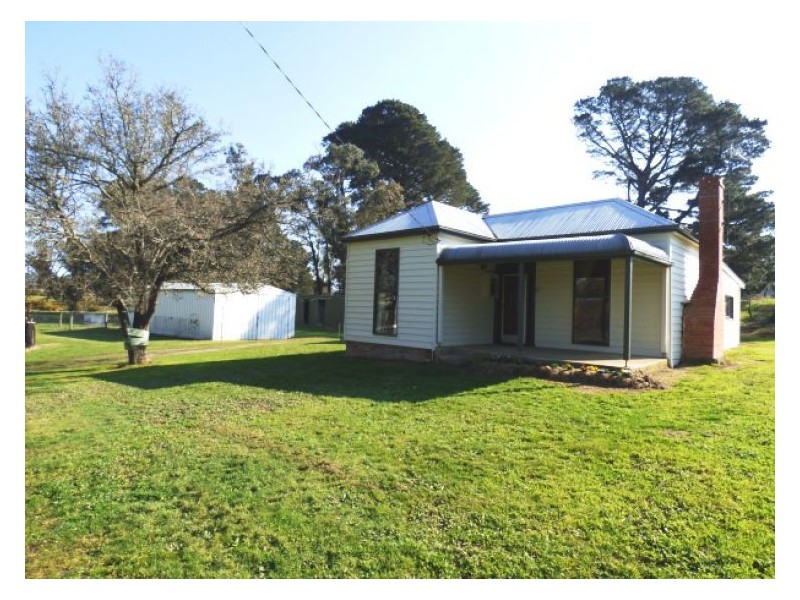 24 Linton/Naringhil Road, Linton VIC 3360