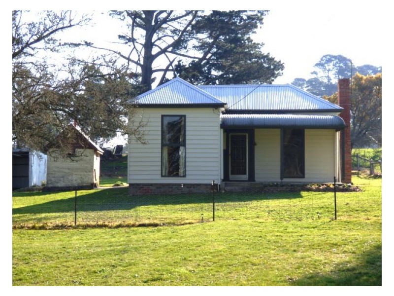 24 Linton/Naringhil Road, Linton VIC 3360