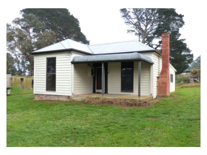 24 Linton/Naringhil Road, Linton VIC 3360