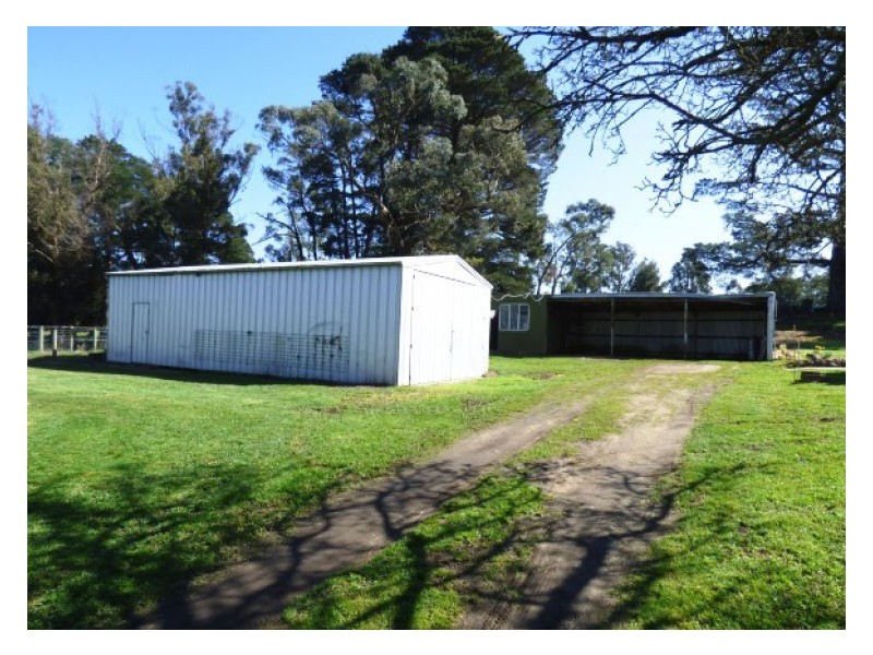 24 Linton/Naringhil Road, Linton VIC 3360