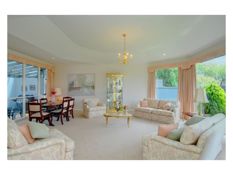 7 Elliott Street, Lake Wendouree VIC 3350