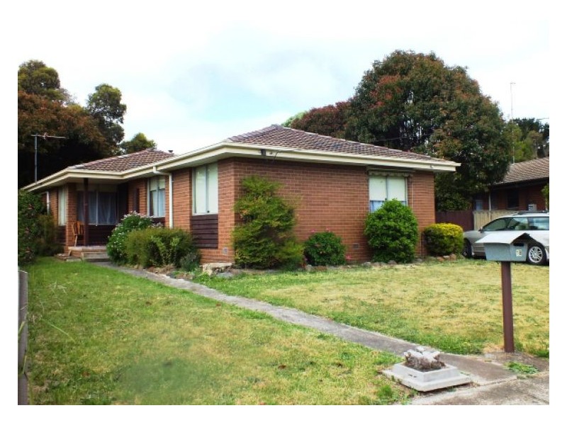 18 Willow Grove, Wendouree VIC 3355