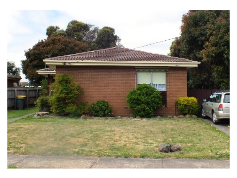 18 Willow Grove, Wendouree VIC 3355