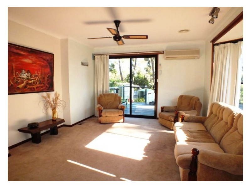 4 Ingliston Avenue, Mount Helen VIC 3350