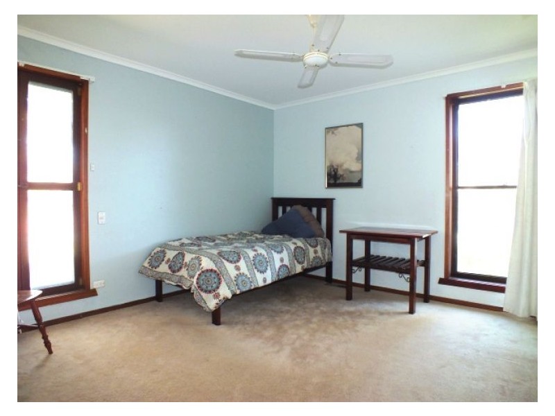 4 Ingliston Avenue, Mount Helen VIC 3350