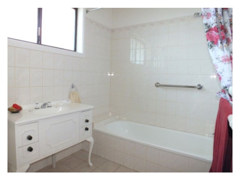 4 Ingliston Avenue, Mount Helen VIC 3350