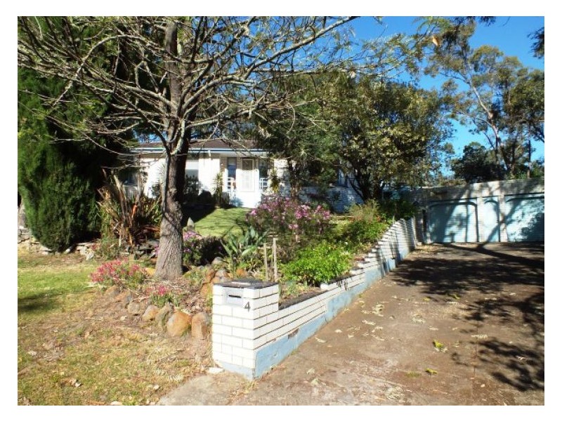 4 Ingliston Avenue, Mount Helen VIC 3350