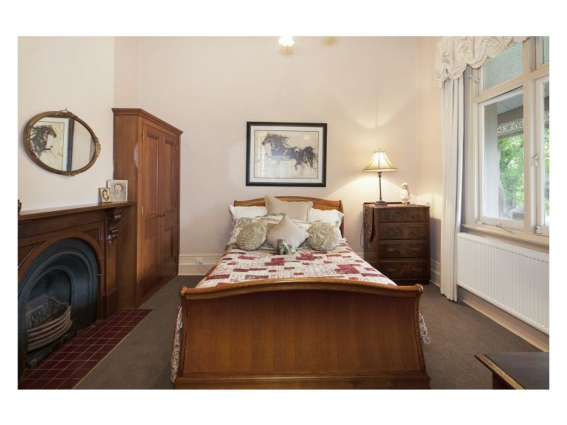 334 Lydiard Street North, Soldiers Hill VIC 3350