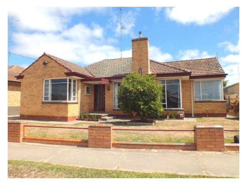 16 Rowlands Street, Sebastopol VIC 3356