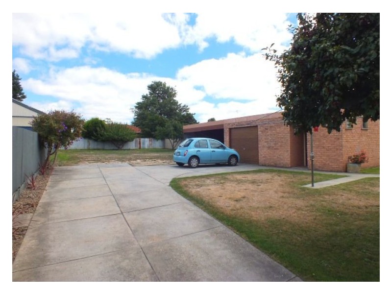 16 Rowlands Street, Sebastopol VIC 3356