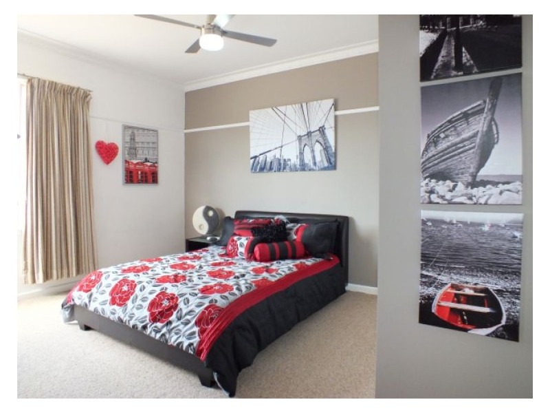 16 Rowlands Street, Sebastopol VIC 3356