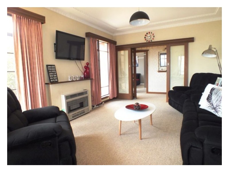 16 Rowlands Street, Sebastopol VIC 3356