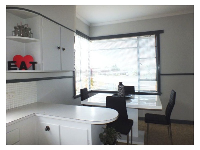 16 Rowlands Street, Sebastopol VIC 3356