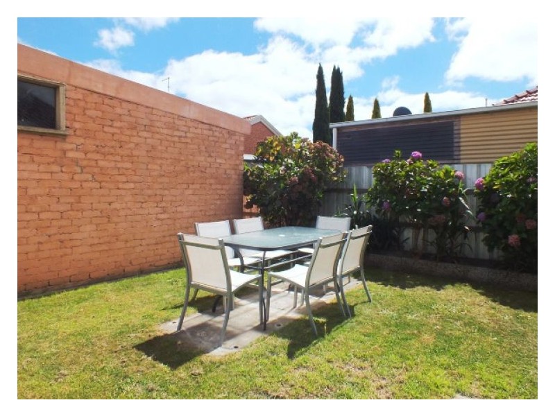 16 Rowlands Street, Sebastopol VIC 3356