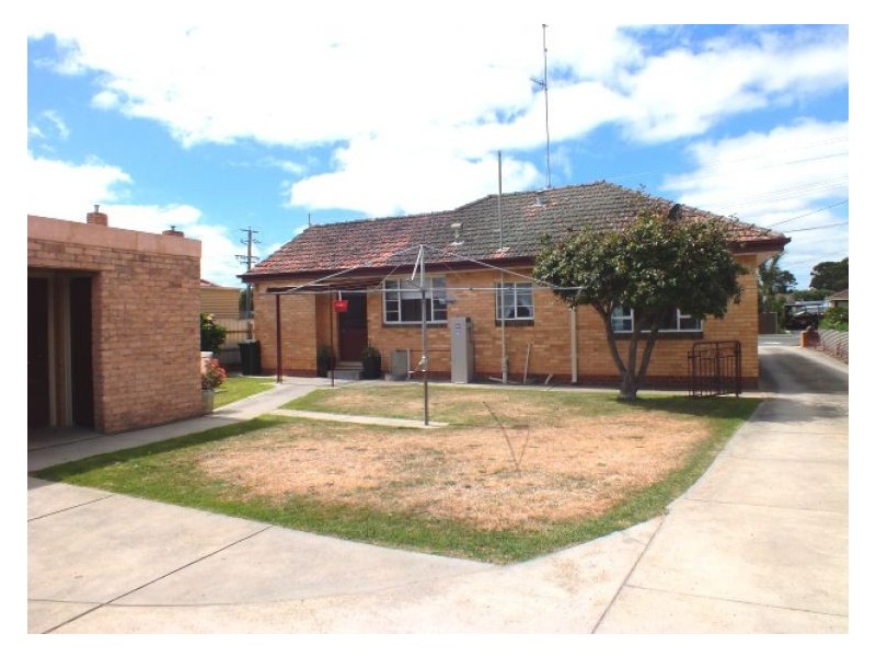 16 Rowlands Street, Sebastopol VIC 3356