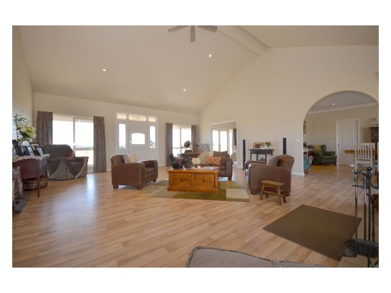 57 Brays Road, Cambrian Hill VIC 3352