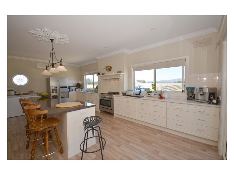 57 Brays Road, Cambrian Hill VIC 3352