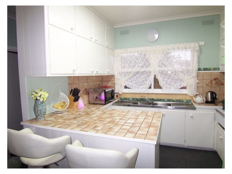 63 Victoria Avenue, Lake Wendouree VIC 3350