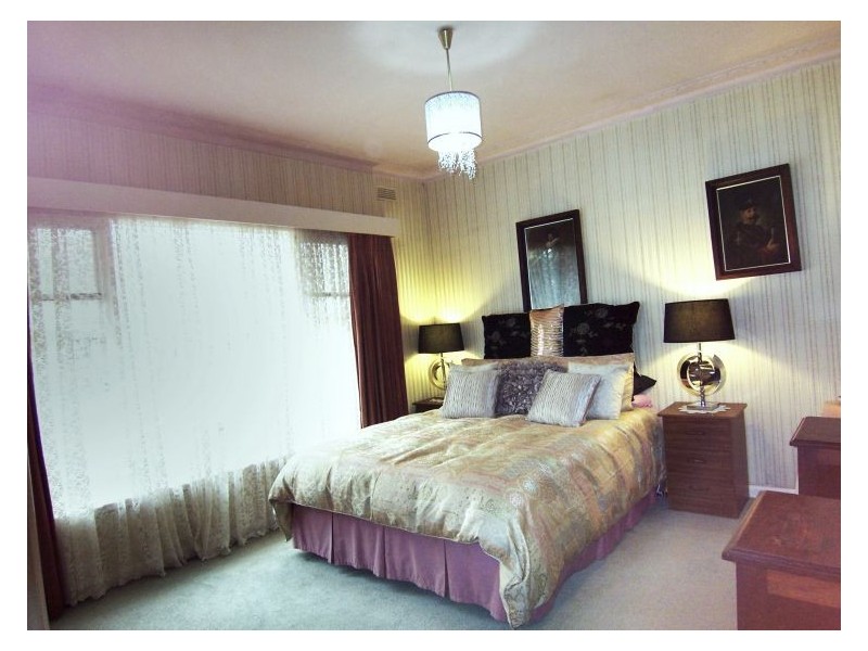 63 Victoria Avenue, Lake Wendouree VIC 3350