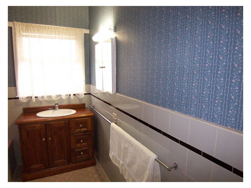 63 Victoria Avenue, Lake Wendouree VIC 3350