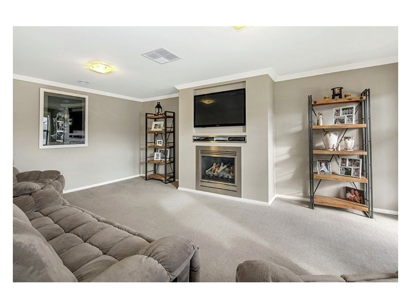 11 Elegante Road, Delacombe VIC 3356