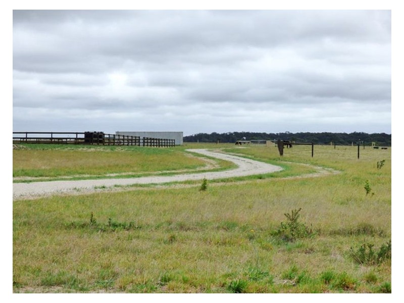 70 Vaggs Road, Ross Creek VIC 3351