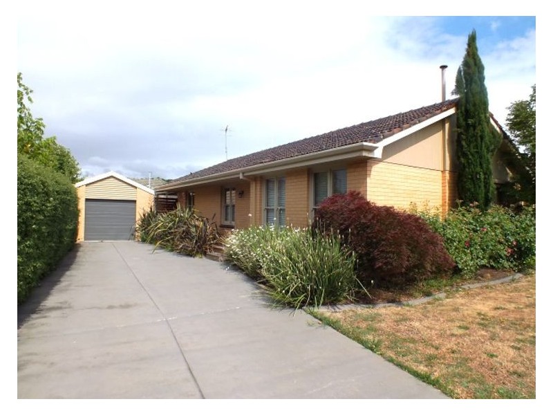 18 Elliott Street, Lake Wendouree VIC 3350