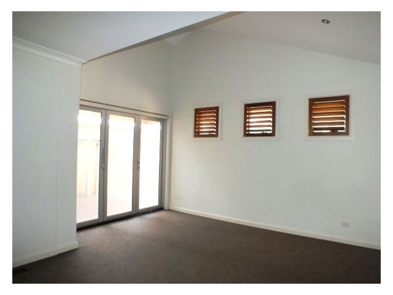 18 Elliott Street, Lake Wendouree VIC 3350