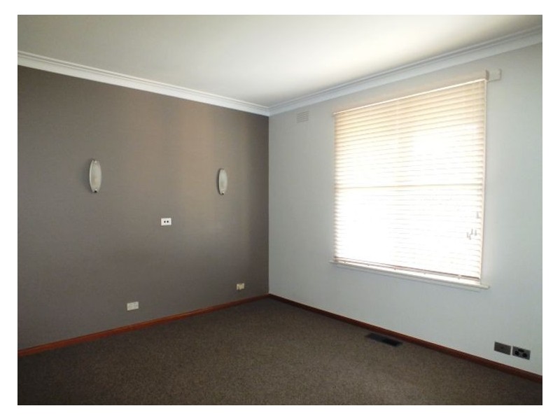 18 Elliott Street, Lake Wendouree VIC 3350