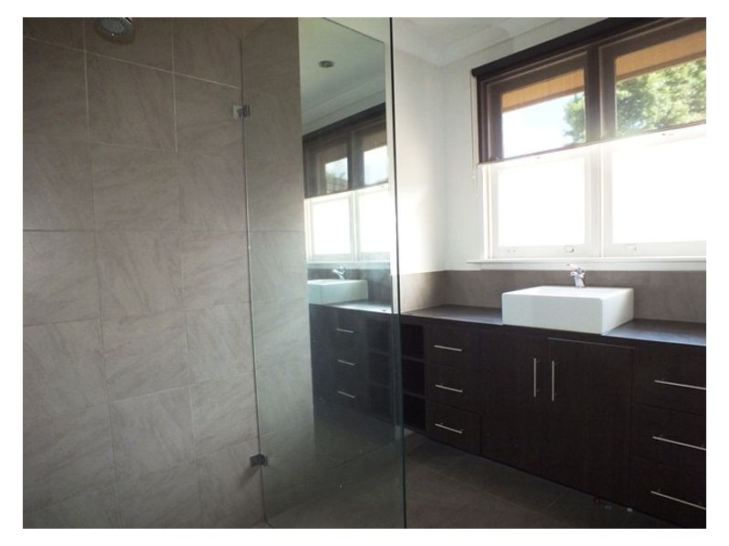 18 Elliott Street, Lake Wendouree VIC 3350