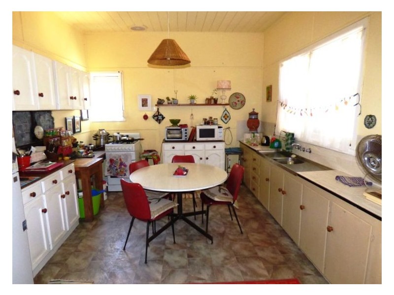 19 Warburton Street, Beaufort VIC 3373