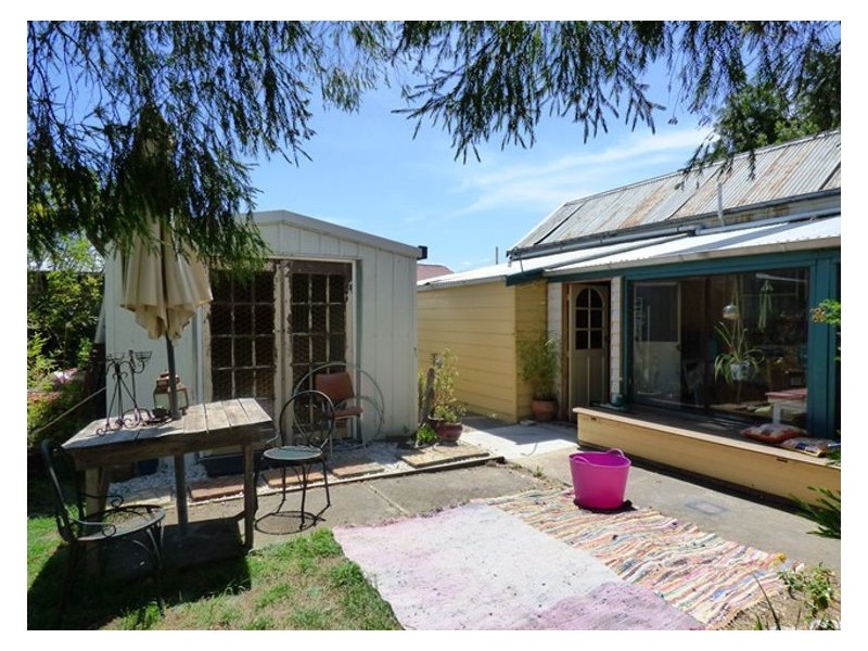 19 Warburton Street, Beaufort VIC 3373