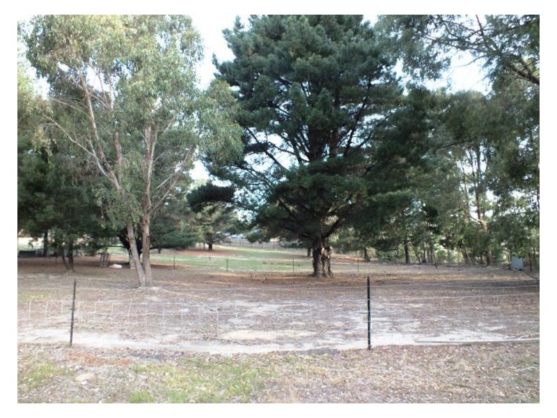 10 Clarkes Road, Enfield VIC 3352