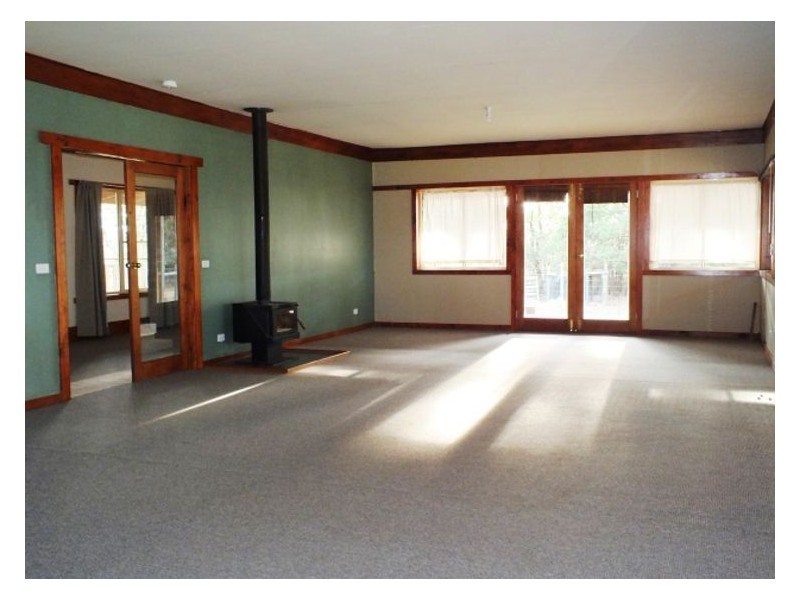 10 Clarkes Road, Enfield VIC 3352