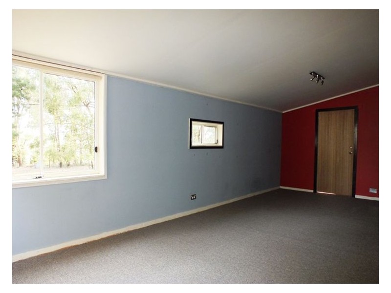 10 Clarkes Road, Enfield VIC 3352