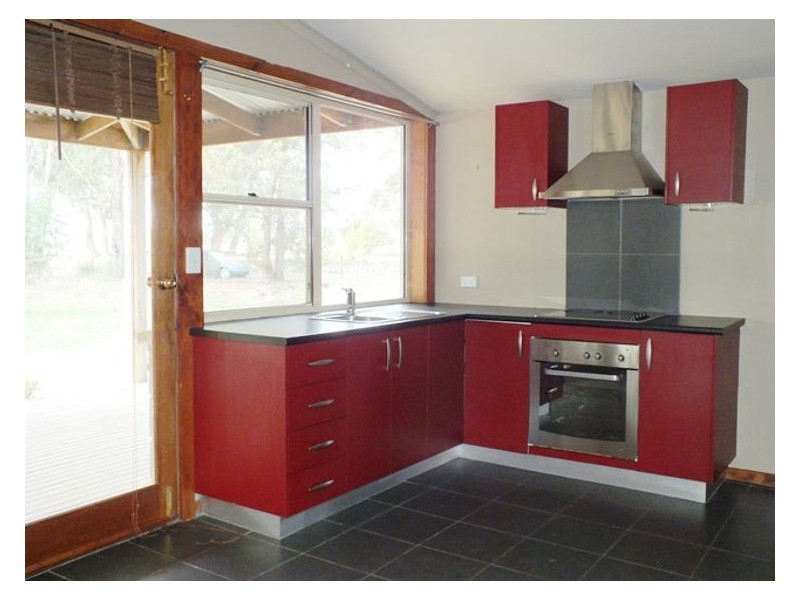 10 Clarkes Road, Enfield VIC 3352