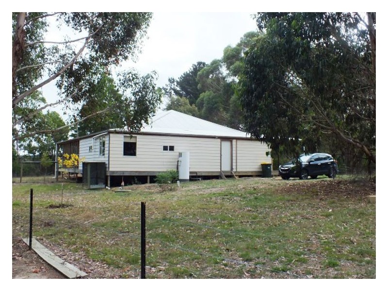 10 Clarkes Road, Enfield VIC 3352