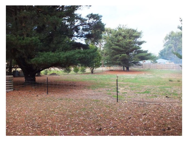 10 Clarkes Road, Enfield VIC 3352