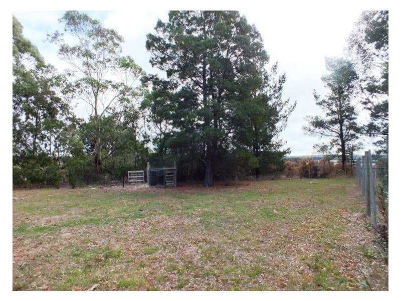 10 Clarkes Road, Enfield VIC 3352