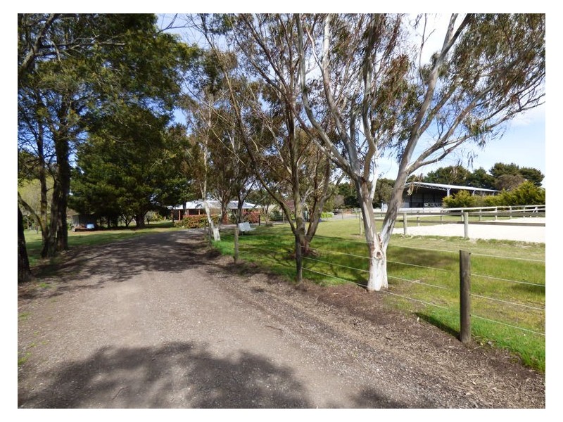 73 Rileys Road, Snake Valley VIC 3351