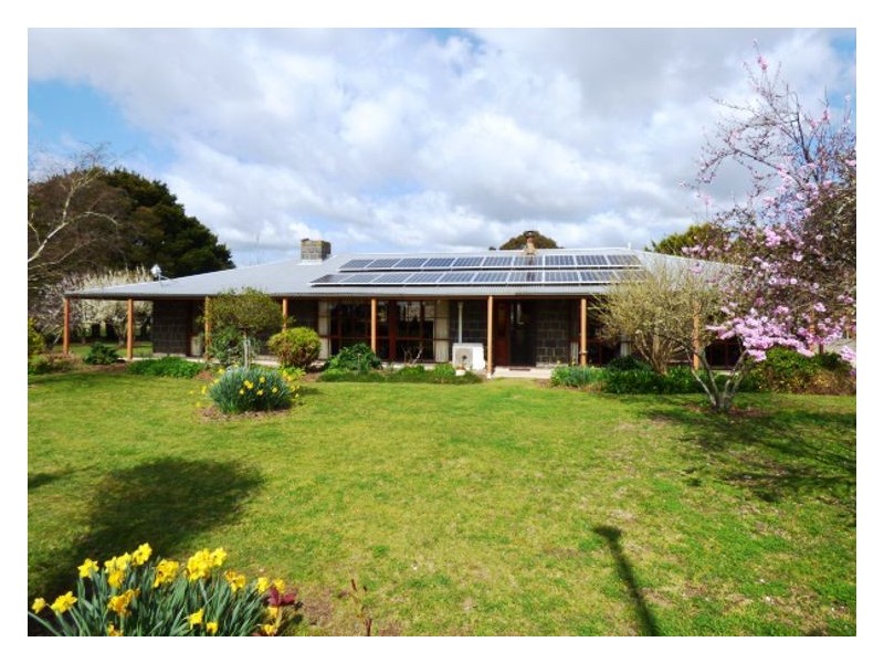 73 Rileys Road, Snake Valley VIC 3351