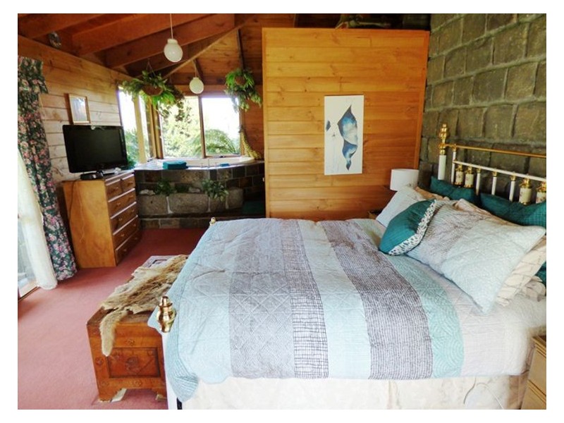 73 Rileys Road, Snake Valley VIC 3351