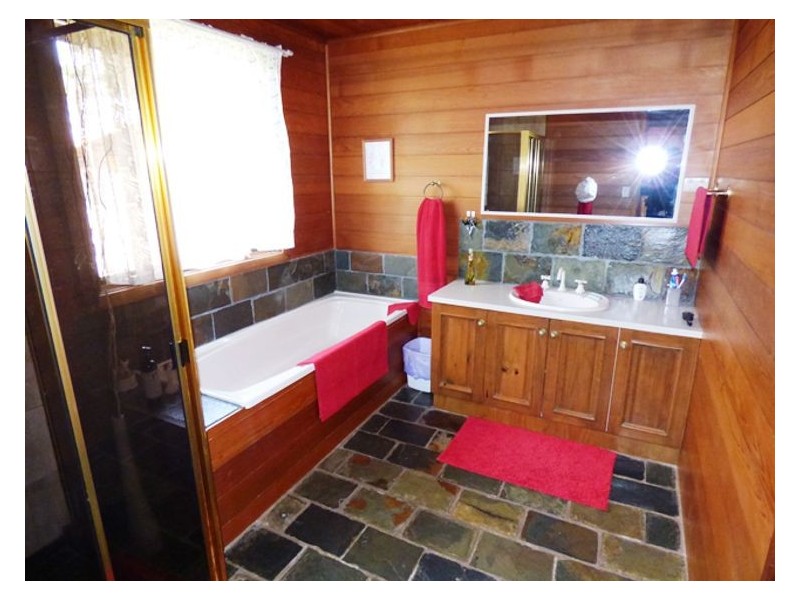 73 Rileys Road, Snake Valley VIC 3351